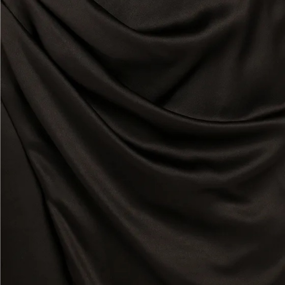 Lulu’s NWT NEVER WORN Med Black Satin OneShoulder FullLength Formal Gown Dress - Picture 5 of 8